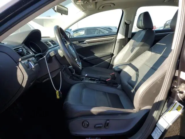 2017 VOLKSWAGEN PASSAT SE  