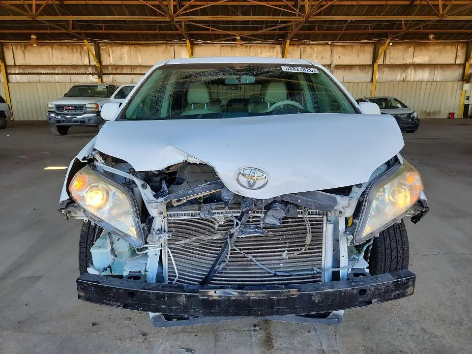 2014 TOYOTA SIENNA XLE 8-PASSENGER  