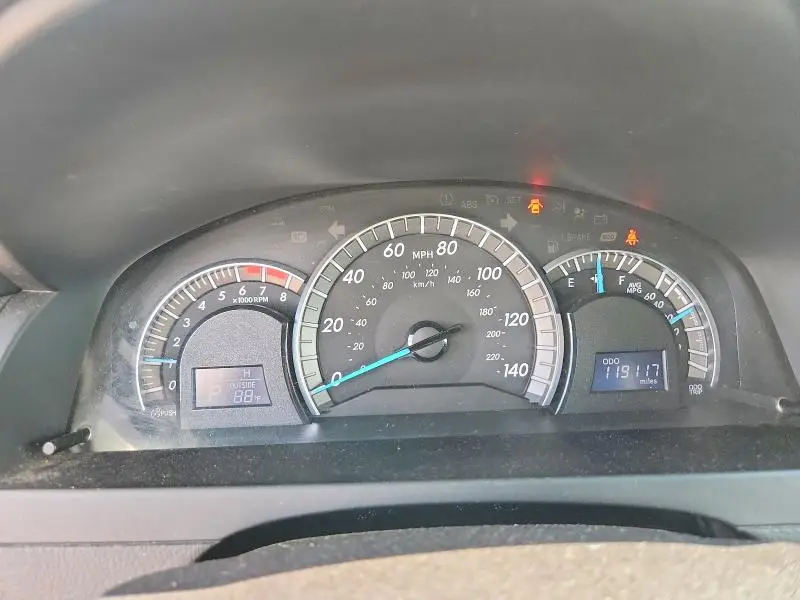 2014 TOYOTA CAMRY SE  