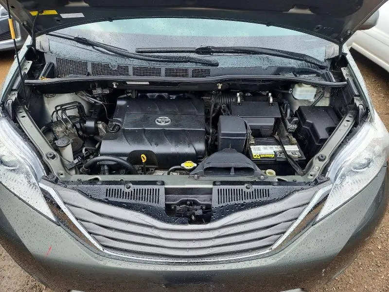 2012 TOYOTA SIENNA   