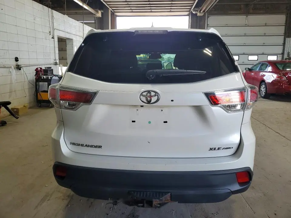 2016 TOYOTA HIGHLANDER XLE  
