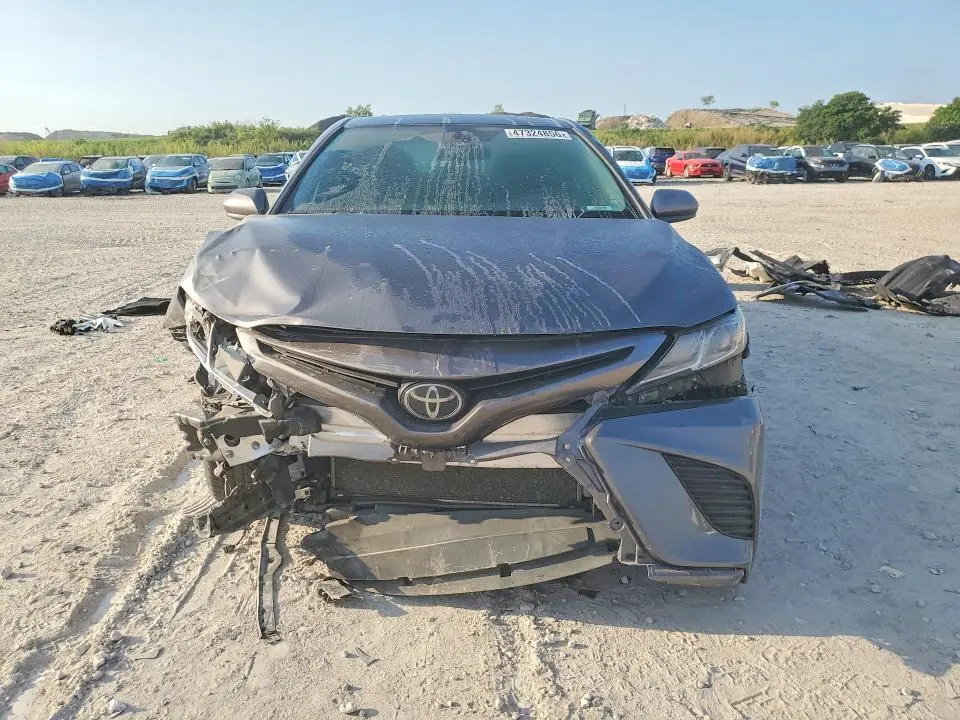 2019 TOYOTA CAMRY SE  
