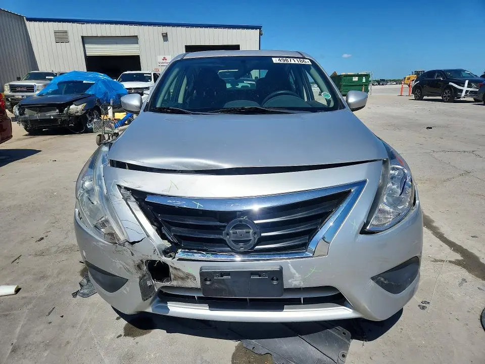 2018 NISSAN VERSA SV  