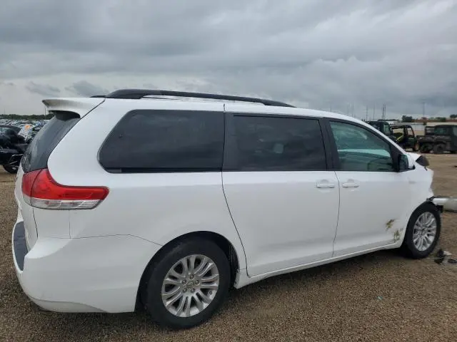 2014 TOYOTA SIENNA XLE  