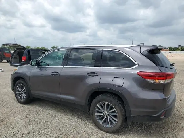 2019 TOYOTA HIGHLANDER SE  
