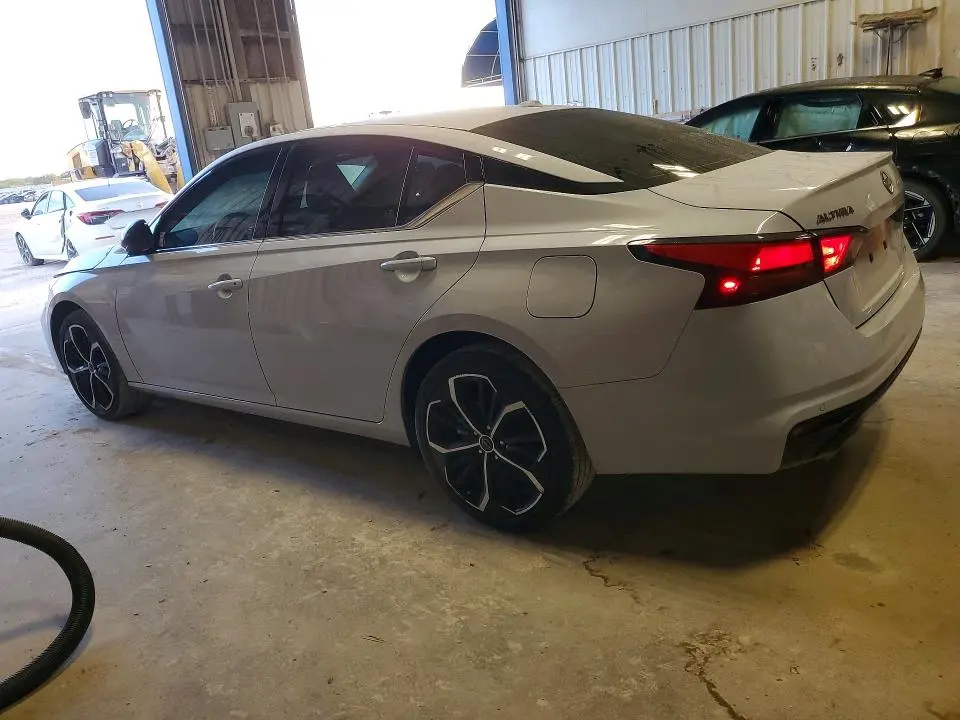 2024 NISSAN ALTIMA SR  