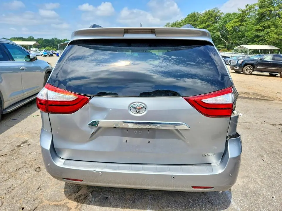2015 TOYOTA SIENNA LIMITED PREMIUM 7-PASSENGER  
