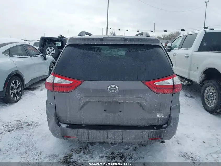 2019 TOYOTA SIENNA LE 8 PASSENGER