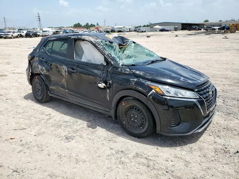 2022 NISSAN KICKS S  
