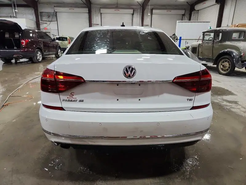 2017 VOLKSWAGEN PASSAT SE  