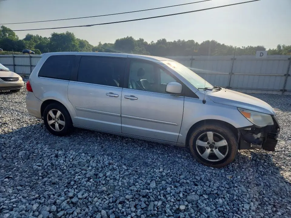 2010 VOLKSWAGEN ROUTAN SE  