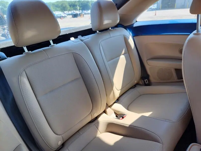 2019 VOLKSWAGEN BEETLE SE  