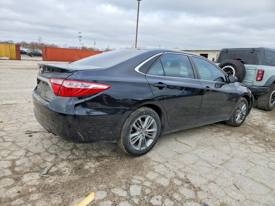 2015 TOYOTA CAMRY SE  