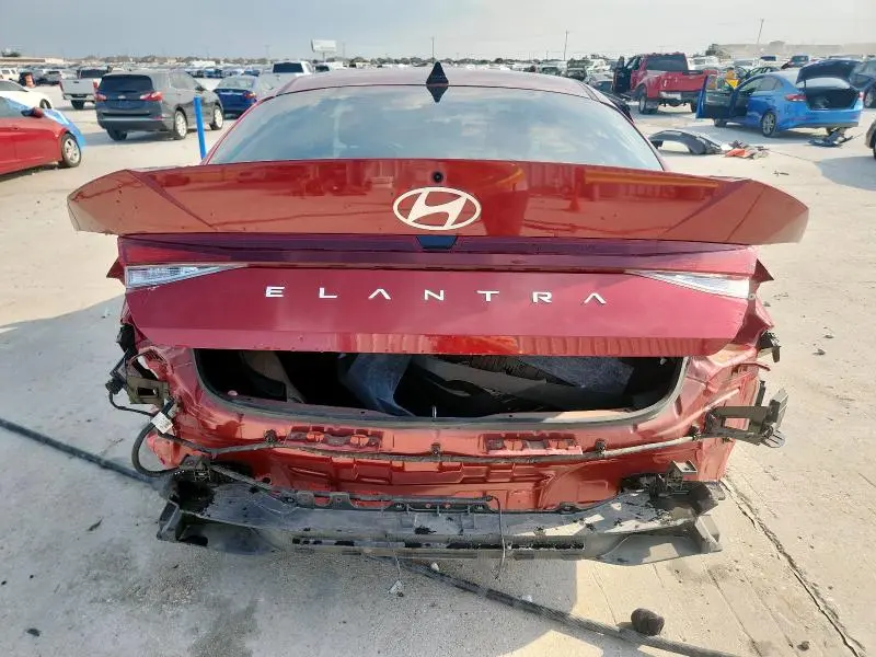 2024 HYUNDAI ELANTRA SE  