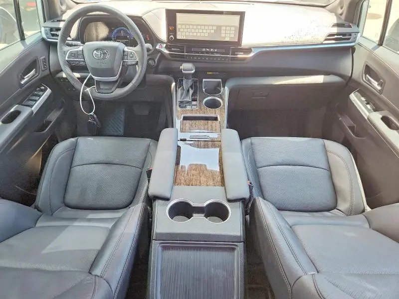 2025 TOYOTA SIENNA PLATINUM 7-PASSENGER  