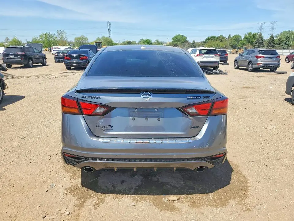2022 NISSAN ALTIMA SR  