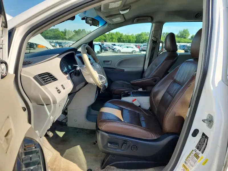 2014 TOYOTA SIENNA L 7-PASSENGER  