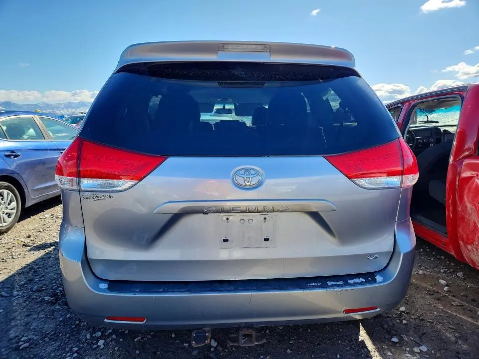 2011 TOYOTA SIENNA   
