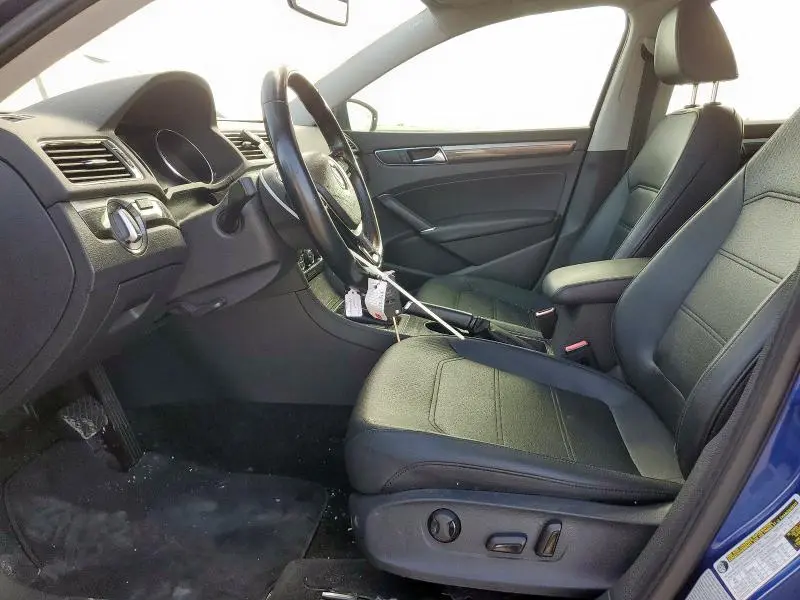 2017 VOLKSWAGEN PASSAT SE  