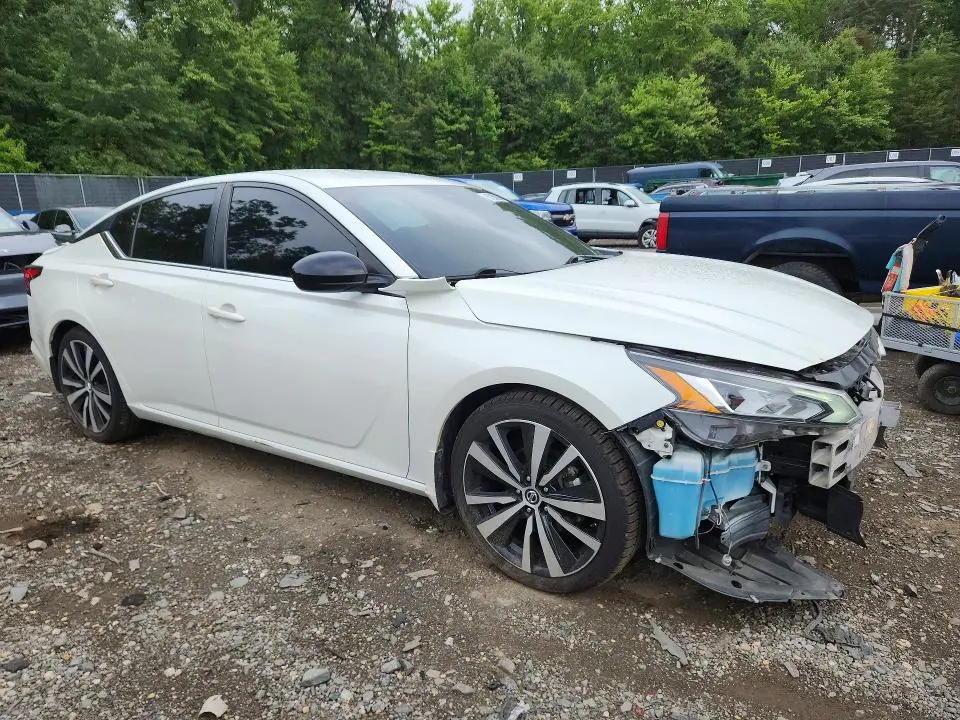 2022 NISSAN ALTIMA SR  