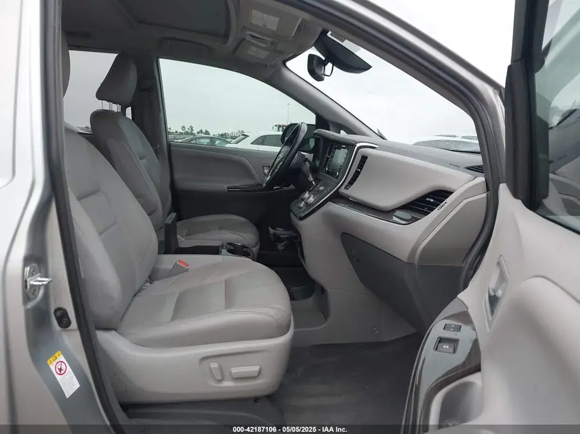 2019 TOYOTA SIENNA XLE 8 PASSENGER