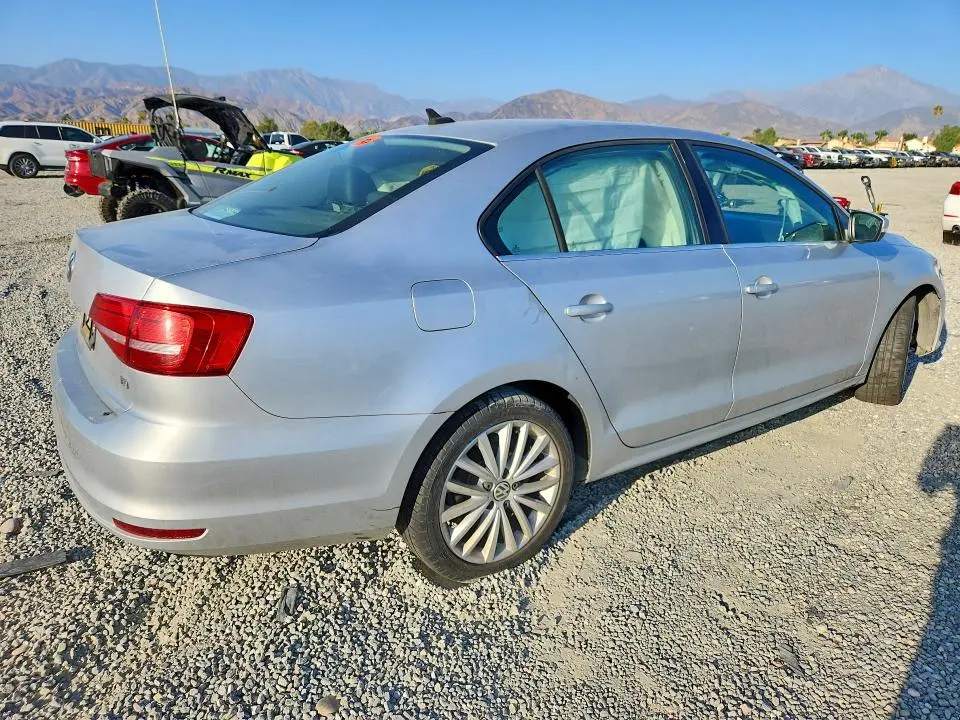 2015 VOLKSWAGEN JETTA SE  