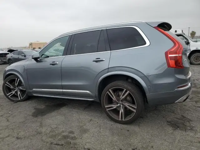2017 VOLVO XC90 T8