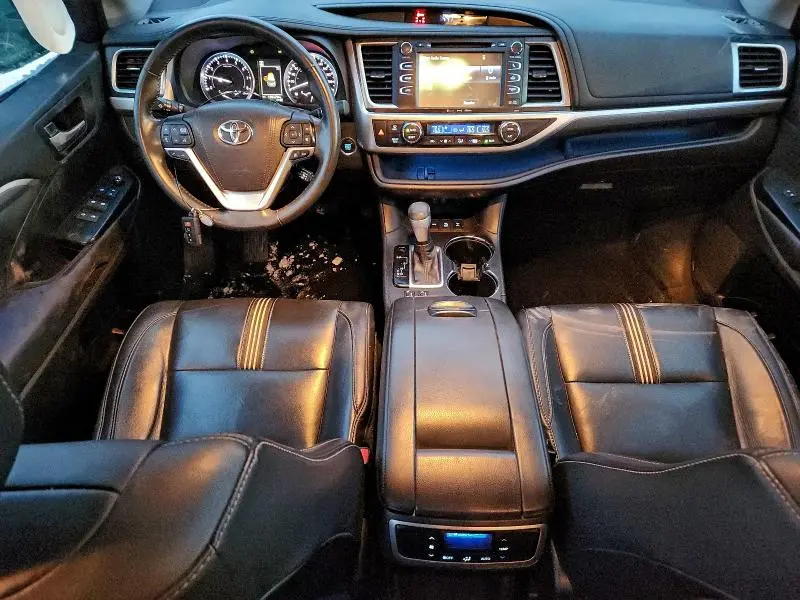 2017 TOYOTA HIGHLANDER SE  