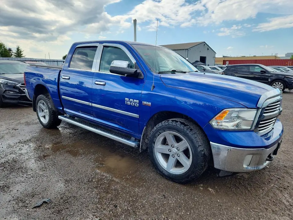 2016 RAM 1500 SLT  
