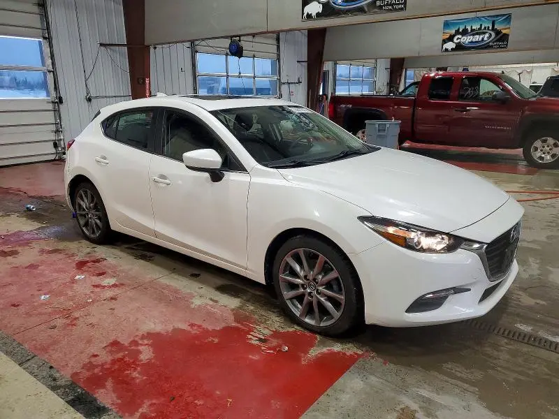 2018 MAZDA 3 TOURING  