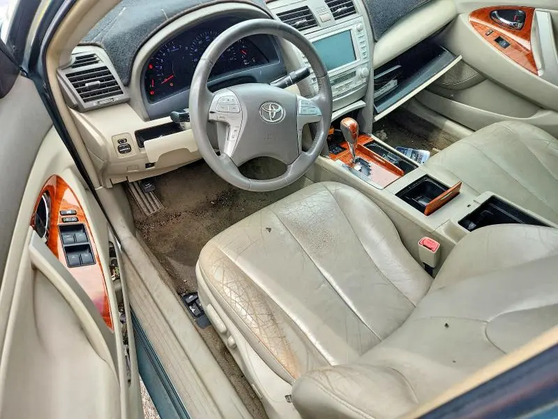 2011 TOYOTA CAMRY XLE V6  