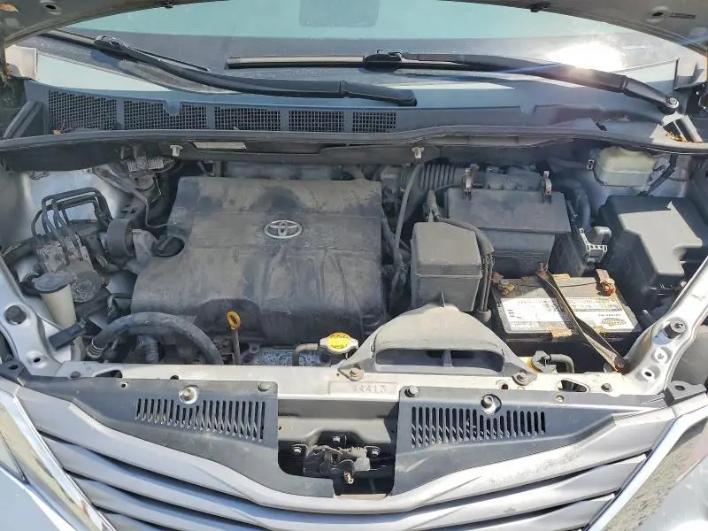 2011 TOYOTA SIENNA XLE 8-PASSENGER  