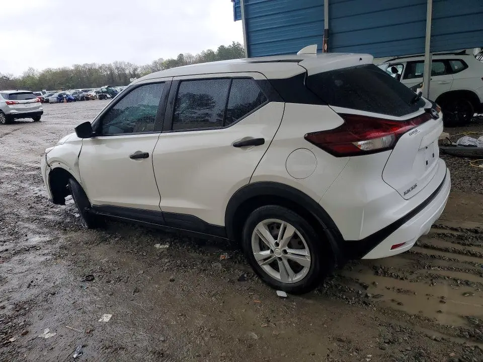 2022 NISSAN KICKS S  