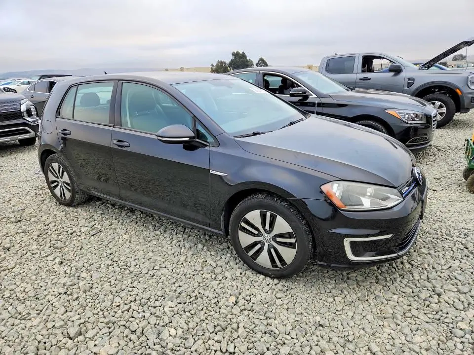 2016 VOLKSWAGEN E-GOLF SE  