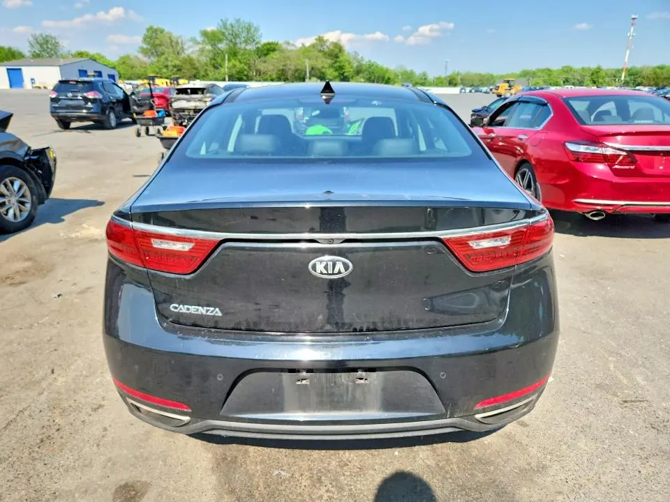 2018 KIA CADENZA PREMIUM  