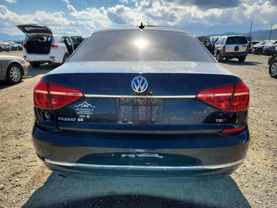2016 VOLKSWAGEN PASSAT SE  