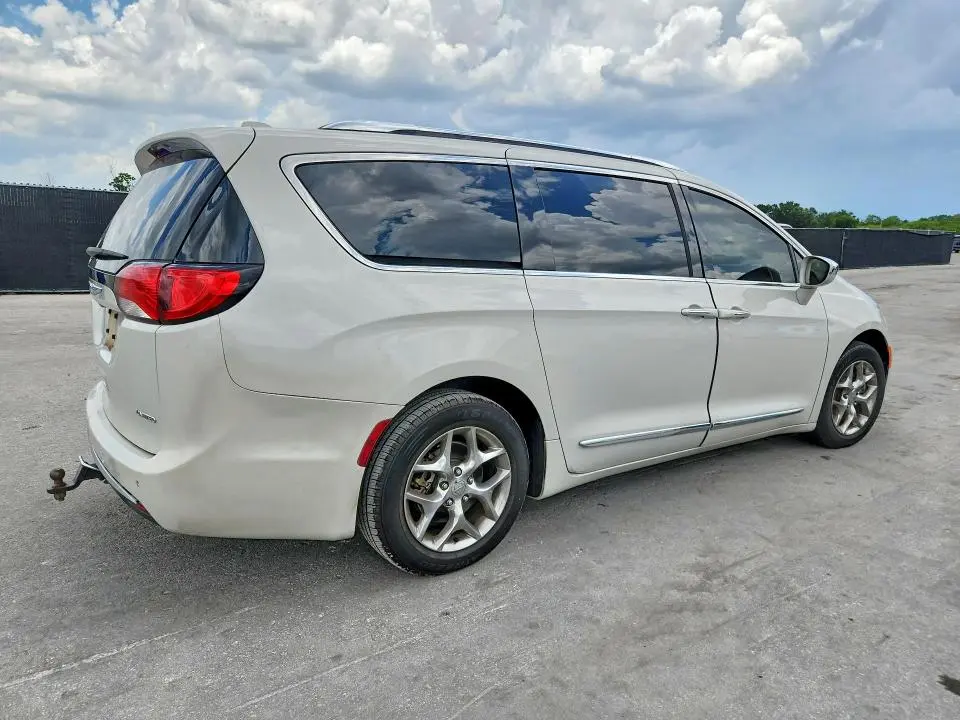 2017 CHRYSLER PACIFICA LIMITED  