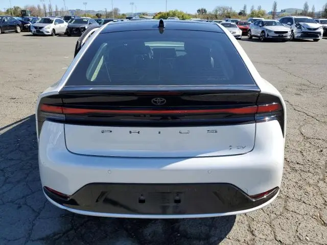 2024 TOYOTA PRIUS LE  
