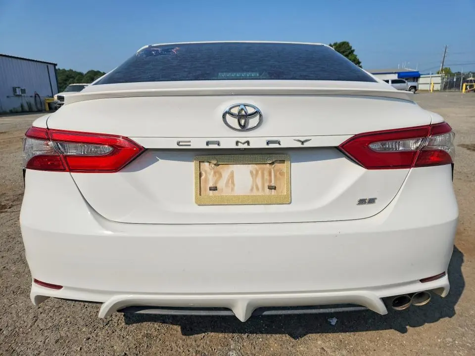 2018 TOYOTA CAMRY SE  