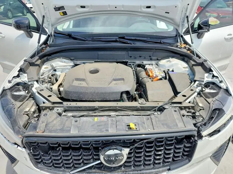 2025 VOLVO XC60 PLUS  