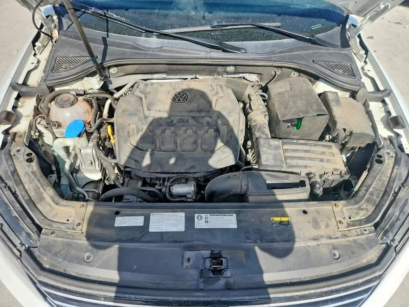 2018 VOLKSWAGEN PASSAT SE  
