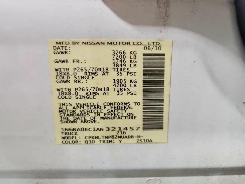 2010 NISSAN TITAN SE  