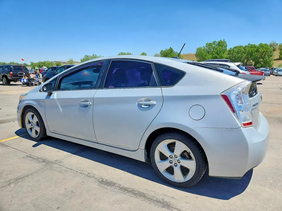 2010 TOYOTA PRIUS V  