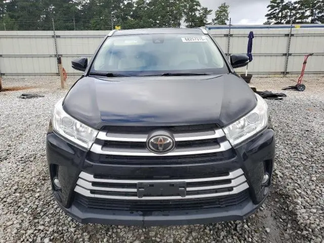 2018 TOYOTA HIGHLANDER SE  