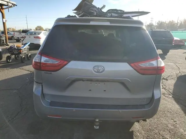 2017 TOYOTA SIENNA XLE  