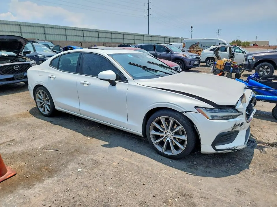 2019 VOLVO S60 T5 MOMENTUM  