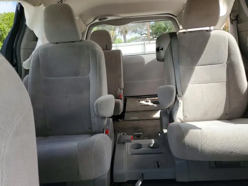 2017 TOYOTA SIENNA LE 8-PASSENGER  