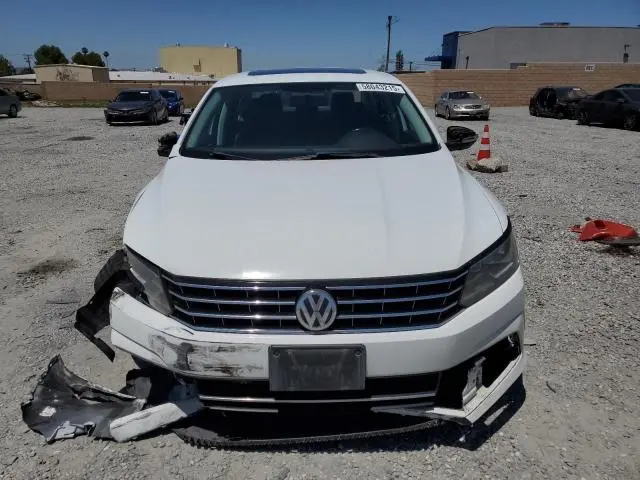 2017 VOLKSWAGEN PASSAT SE  