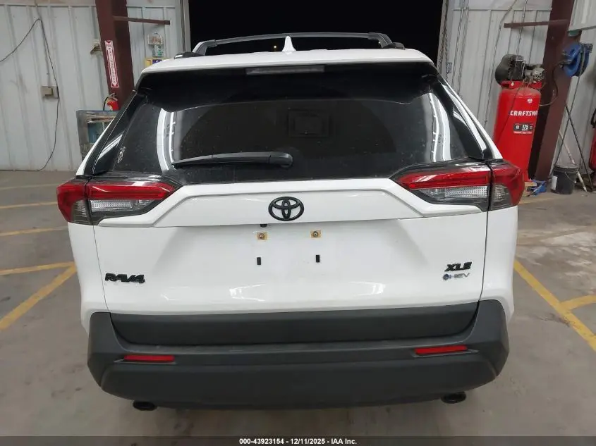 2025 TOYOTA RAV4 HYBRID XLE