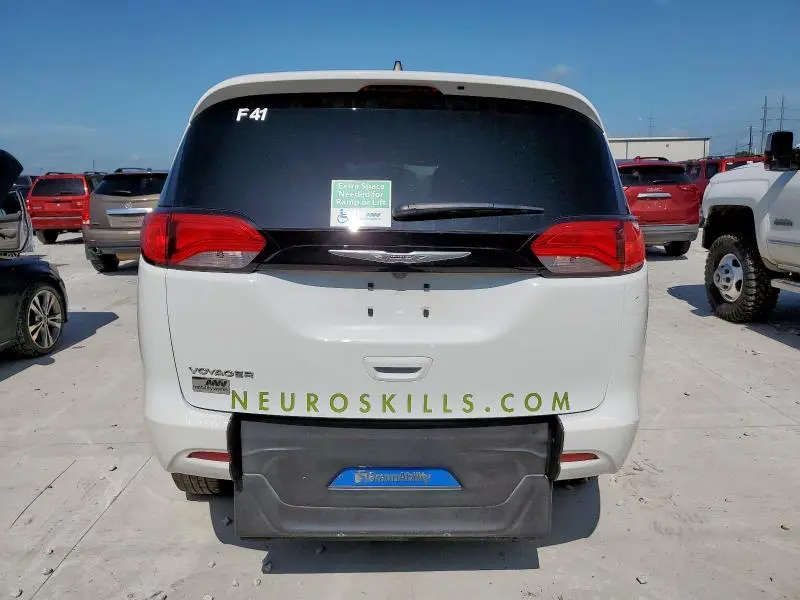 2023 CHRYSLER VOYAGER LX  